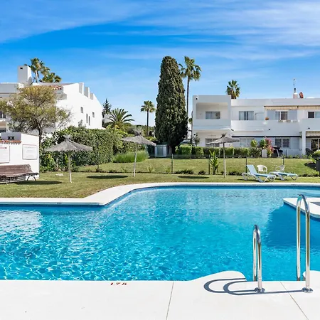 Apartment Relaxing Hideaway In Nueva Andalucia Ref M57